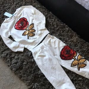 Kids sweat suit with sequence roses